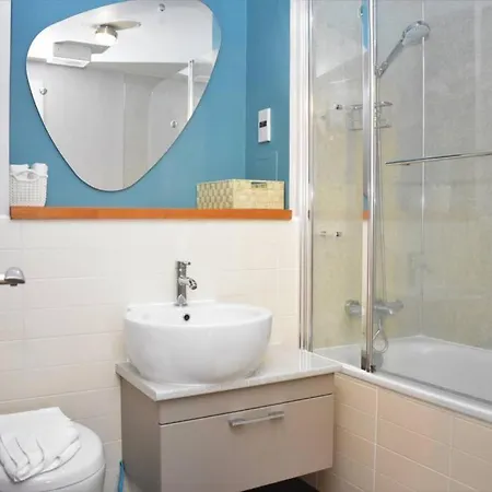 Spacious 2br W Parking, 10 Mins To Centre By Car Edimburgo