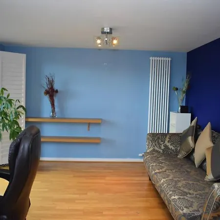 Appartamento Spacious 2br W Parking, 10 Mins To Centre By Car Edimburgo