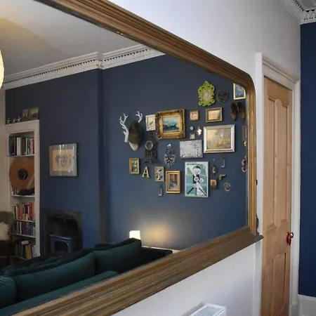 Apartament Quirky 1br 20 Mins To Centre With Excellent Views *