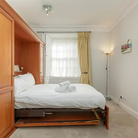 Altido Classic Main Door Entry 2-bedroom New Town With Garden Edinburgh