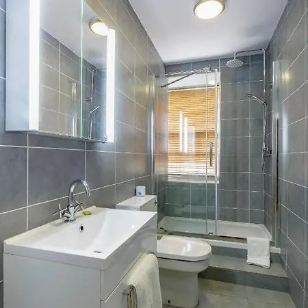 Altido Classic Main Door Entry 2-bedroom New Town With Garden Edinburgh
