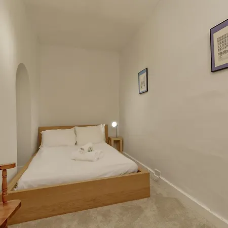 Altido Classic Main Door Entry 2-bedroom New Town With Garden