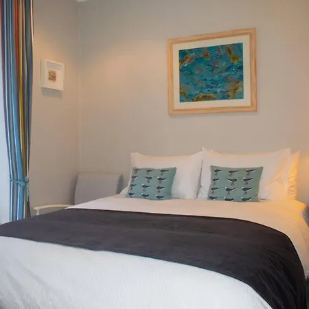 Homely And Traditional New Town Property-2 Bedroom *