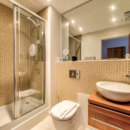 Stylish 2br Apt In By Guestready * אדינבורו