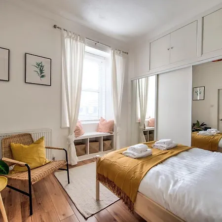 Modern Homely For 2 In By Guest Ready 公寓