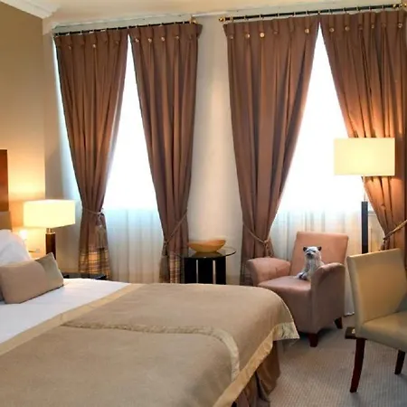 The Parliament House 3*