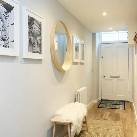 Joivy Vibrant Near Calton Hill *