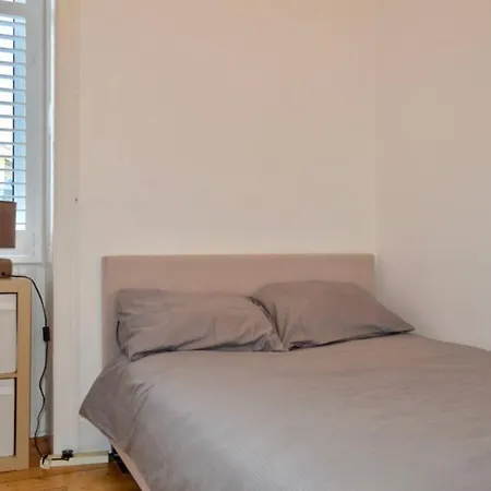 Modern And Bright 1 Bed Flat Near Leith Edinburgh