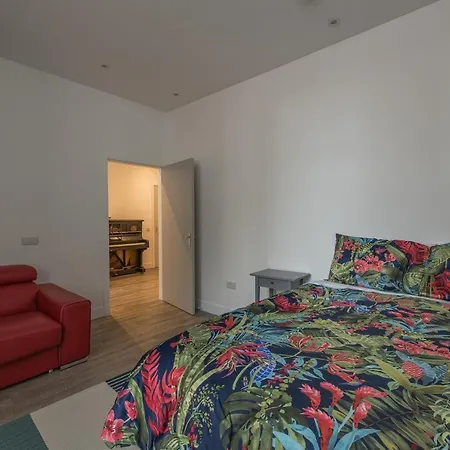 Haymarket Spacious 3 Bedroom Street Level Lejlighed