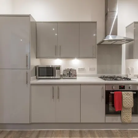 Haymarket Spacious 3 Bedroom Street Level * Édimbourg