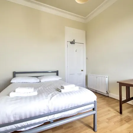 Apartament 3br Gladstone Terrace By Guestready