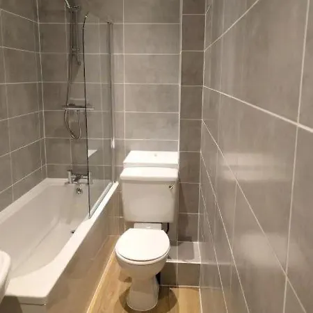 3br Gladstone Terrace By Guestready *
