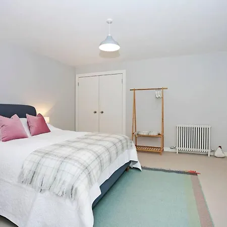 Joivy Vibrant Near Calton Hill