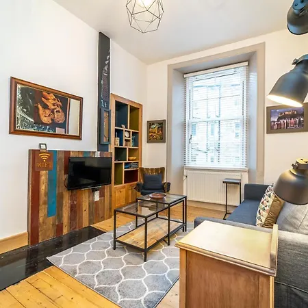 The Waverley Park Apartment *