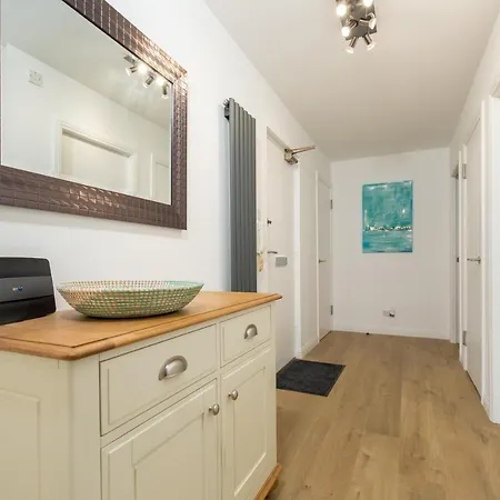 415 Lovely And 2 Bedroom With Secure Parking