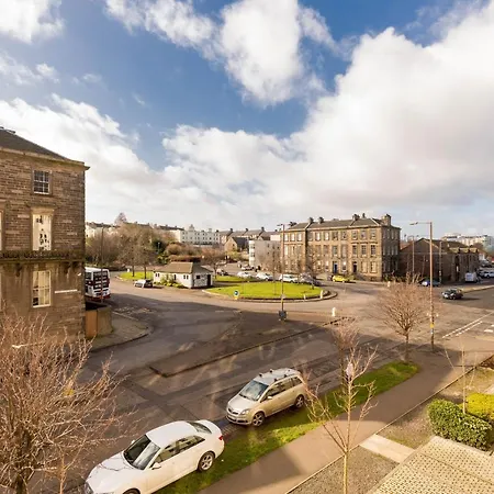 411 Corinthian Quay *