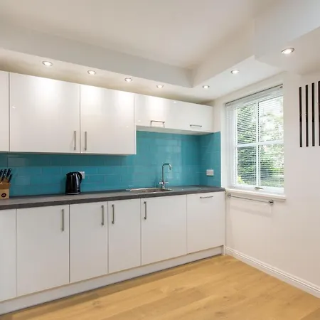 415 Lovely And 2 Bedroom With Secure Parking Apartment Edinburgh
