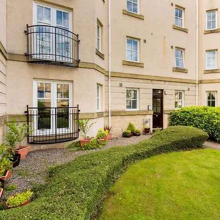 415 Lovely And 2 Bedroom With Secure Parking Apartment