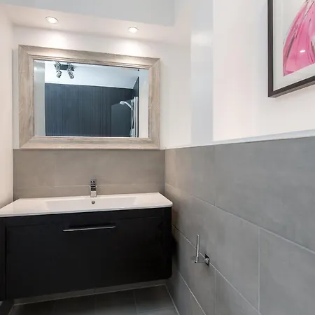 415 Lovely And 2 Bedroom With Secure Parking Apartment Edinburgh