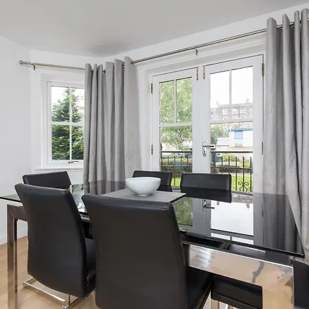 Apartment 415 Lovely And 2 Bedroom With Secure Parking Edinburgh