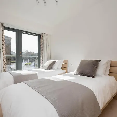 411 Corinthian Quay *