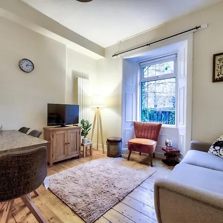 شقة Lovely 2br Flat In West End By Guestready