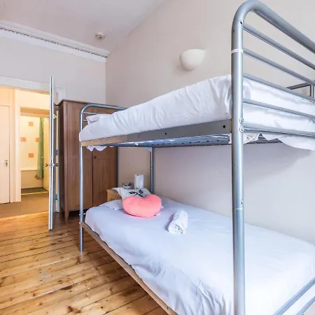 Three Bedroom Near City Center Apartamento *
