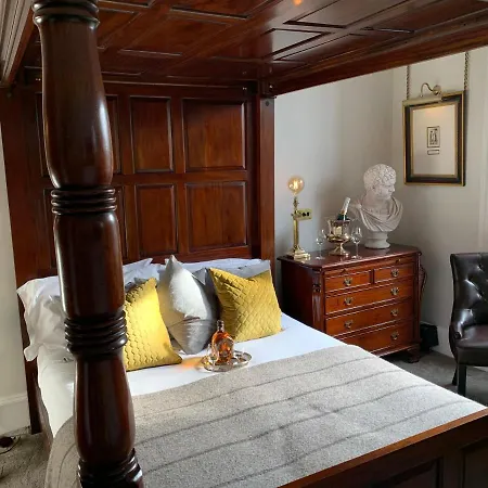 23 Mayfield Guest house 5*