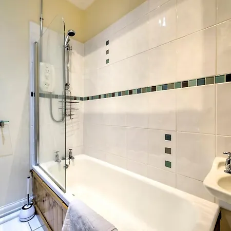 Central Location! 2bdr Flat In Haymarket * Εδιμβούργο