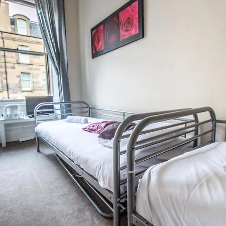Three Bedroom Near City Center Apartamento *