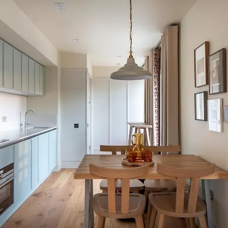 Cheval Abbey Apartments, At Holyrood 5*