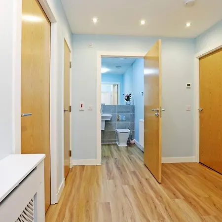 Apt For 5 W/ Free Parking, Next To Arthurs Seat *