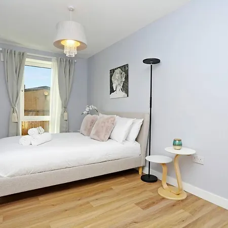 Apt For 5 W/ Free Parking, Next To Arthurs Seat Apartment