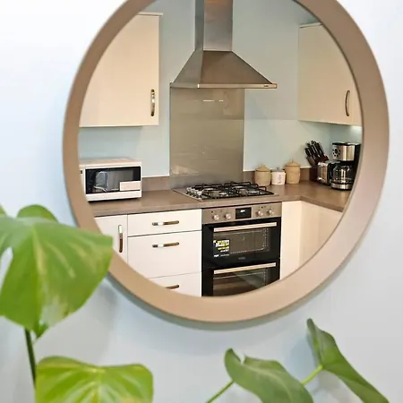 Apartment Apt For 5 W/ Free Parking, Next To Arthurs Seat