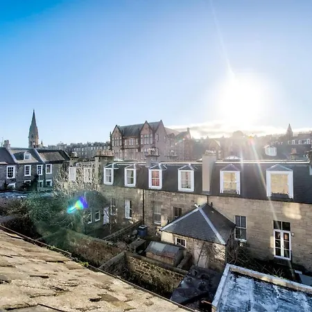 3br Victorian Flat In Central By Guestready *