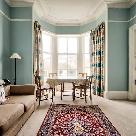 Apartment 3br Victorian Flat In Central By Guestready *
