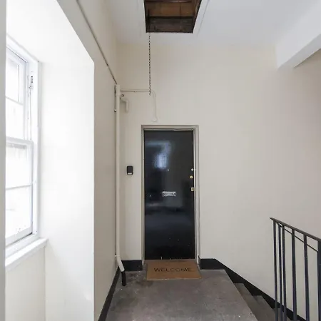 Modern In Near Castle Apartment Edinburgh