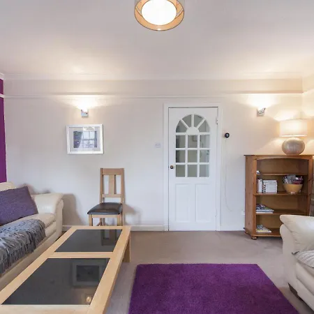 Modern In Near Castle Apartment