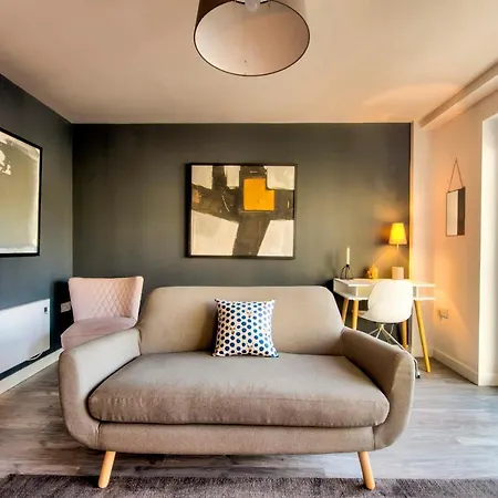 Stylish Flat In Leith By Guestready * Edinburgh