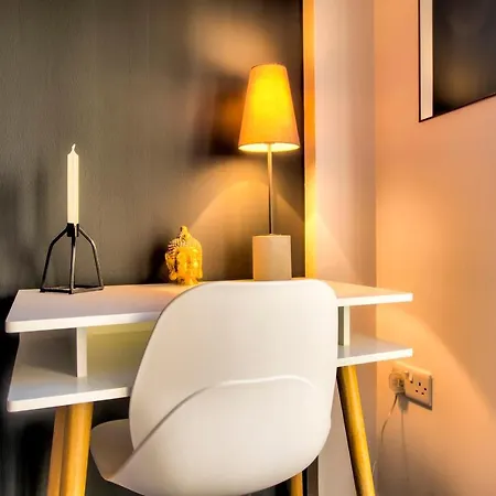 Daire Stylish Flat In Leith By Guestready *