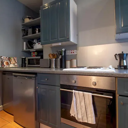 Appartamento Stylish & Convenient 3bed Apt. Near City Centre!