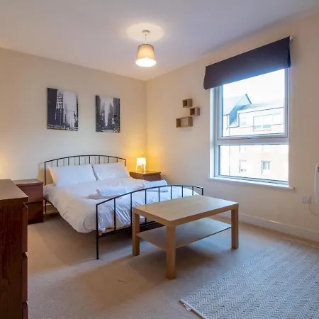 Apartment Bright & Spacious 4bd Suburban *