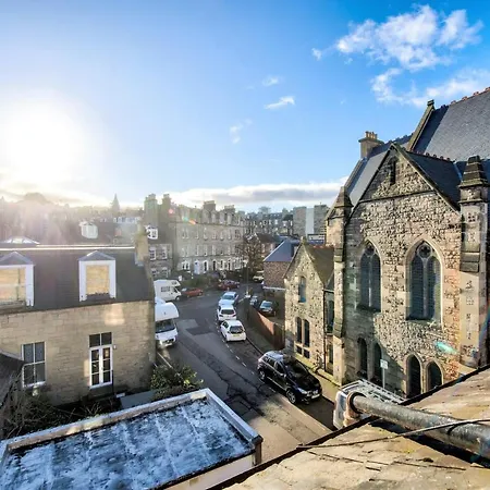 3br Victorian Flat In Central By Guestready
