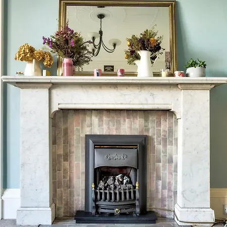 Apartment 3br Victorian Flat In Central By Guestready *