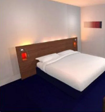 Travelodge Waterloo Place 호텔 2*