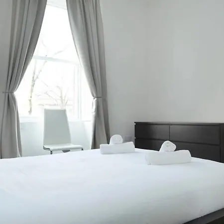 Bright And Spacious Flat Next To Meadows Park