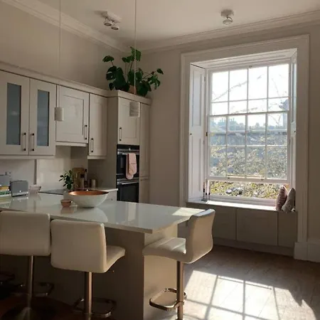 Modern Georgian Flat In Central * Edinburgh