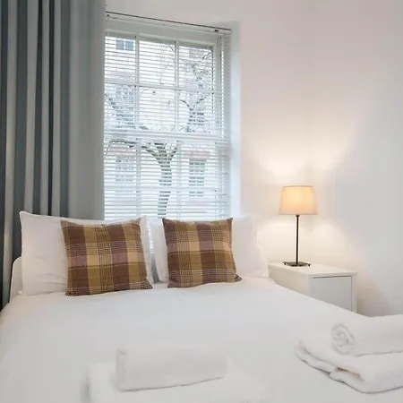 Modern Grassmarket Apartment Edinburgh