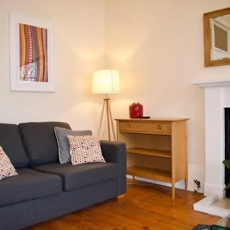 Quiet 2 Bedroom Close To The City Centre *