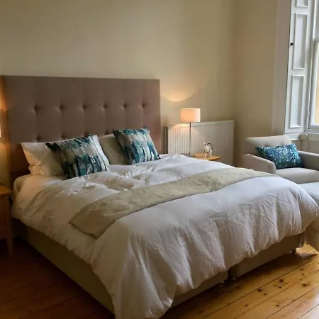 Quiet 2 Bedroom Close To The City Centre * Edinburgh